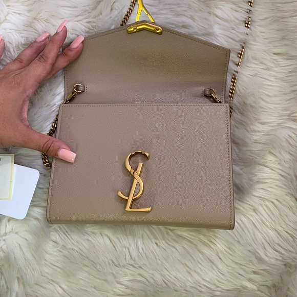 Saint Laurent CASSANDRA MEDIUM CHAIN BAG IN GRAIN DE POUDRE EMBOSSED LEATHER - Picture 6 of 13